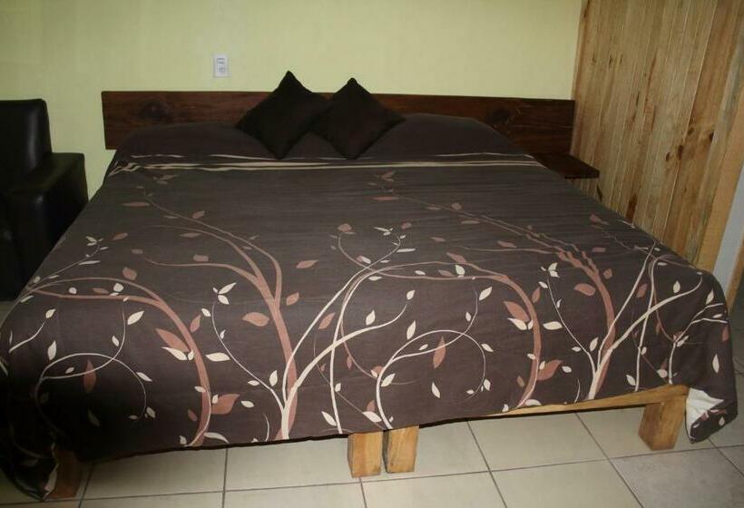 デラックスルーム, La Vieja Casona