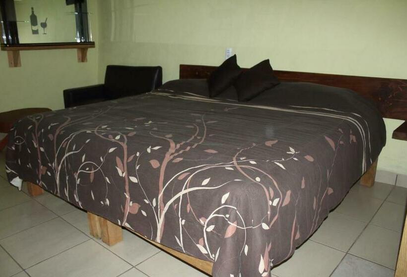 デラックスルーム, La Vieja Casona
