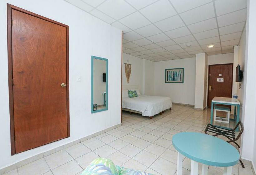 キングサイズベッドのスーペリアルーム, & Suites Arges  Centro Chetumal