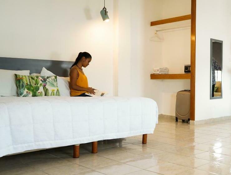 キングサイズベッドのスーペリアルーム, & Suites Arges  Centro Chetumal