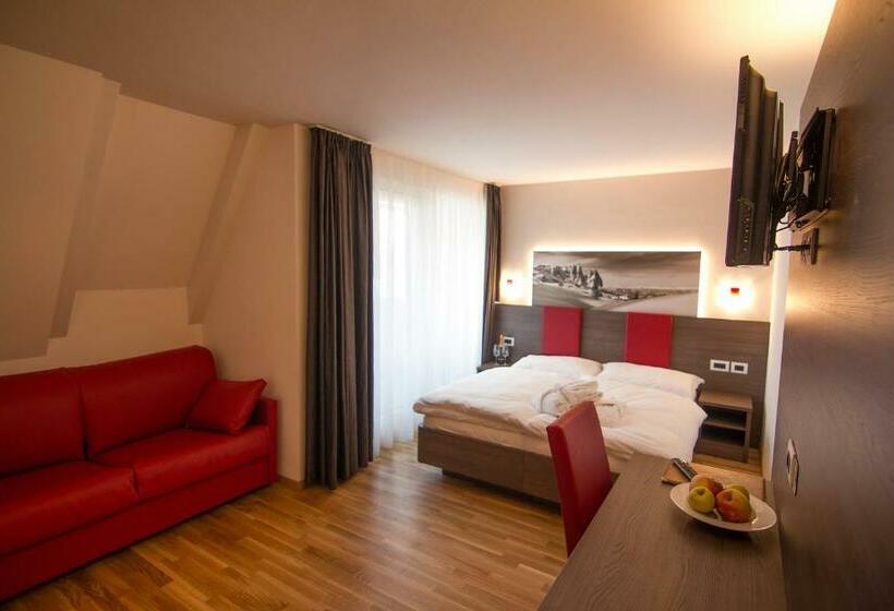 Четырехместный Номер Стандарт с Балконом, Comfort Erica Dolomiti Val D Adige