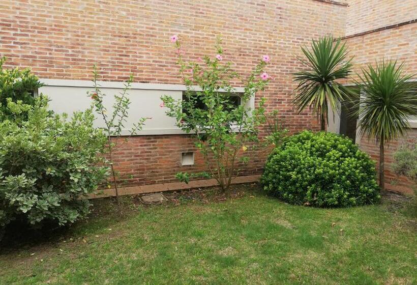 اتاق استاندارد سه نفره, Juana De Ibarbourou