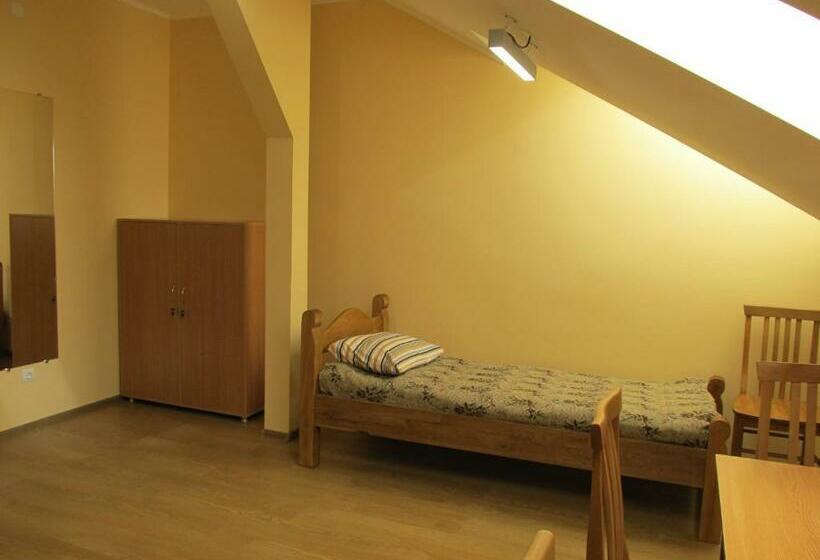 تختخواب در اتاق مشترک, Mini Hotel Na Pidgradskiy