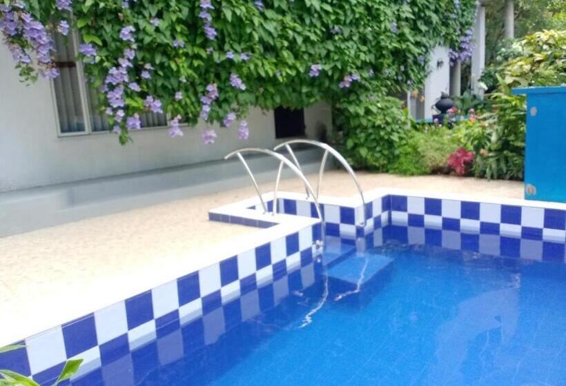 Семейный Номер, Abha Villa