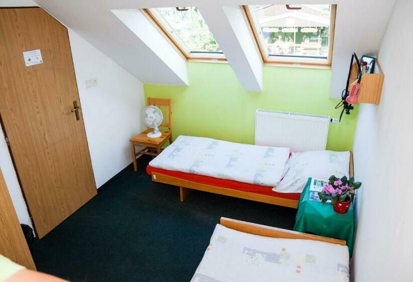 חדר סטנדרט חדר אמבטיה משותף, Turisticka Ubytovna Cakle