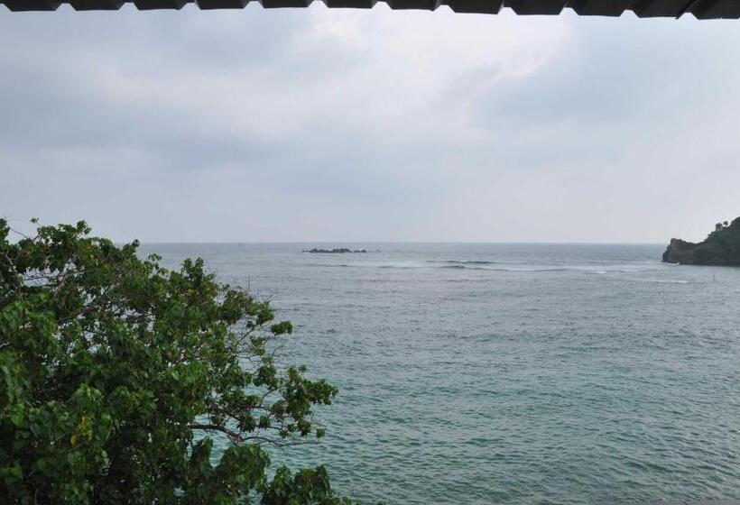 Семейный Номер Боковой Вид на Море, Goviyapana Beach