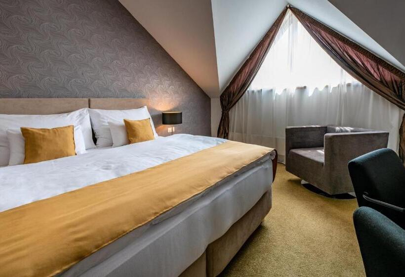 Family Suite, Větruše