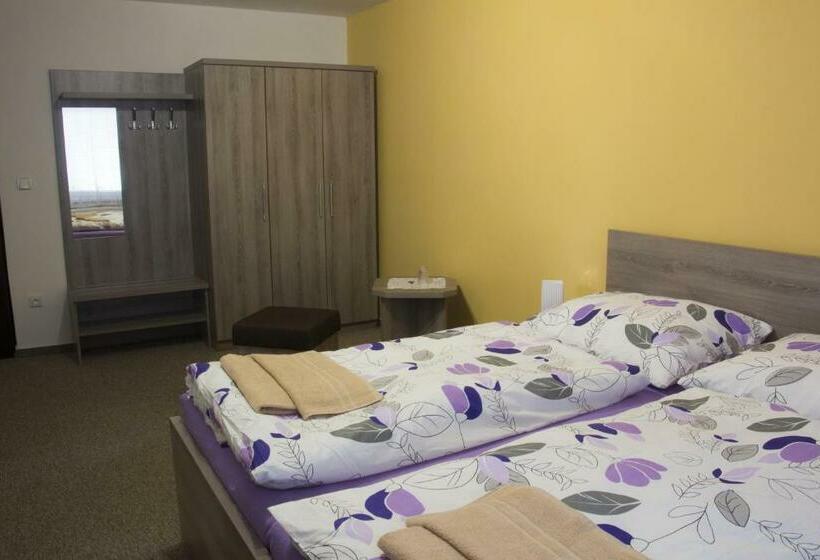 Номер Deluxe, Motel Pávov