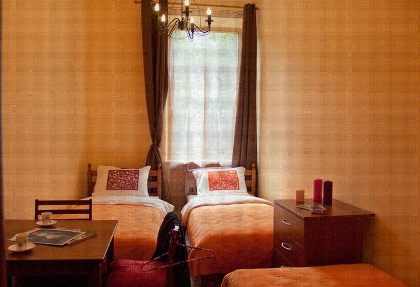 اتاق لوکس, Hostel Lux