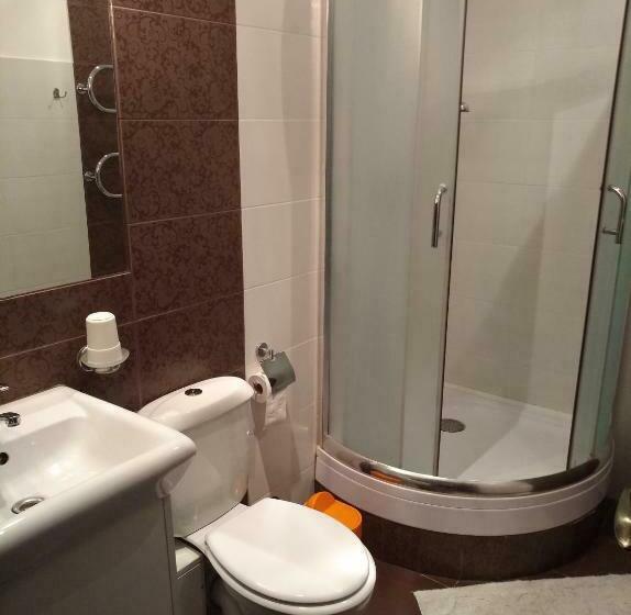 اتاق اکونومی, Hostel Lux