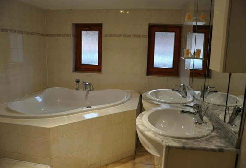 סוויטה משפחתית, Loucky