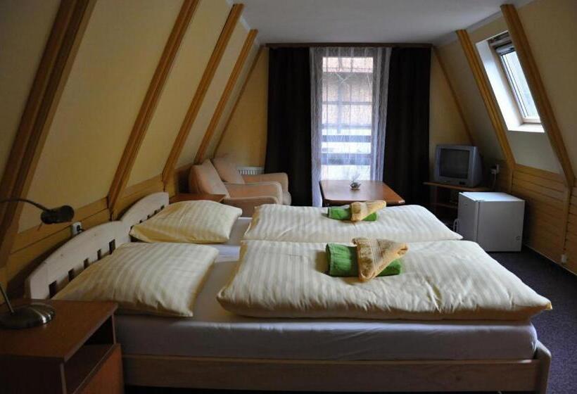 Family Suite, Loucky