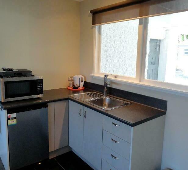 استودیوی استاندارد, Aarburg Airport Motel