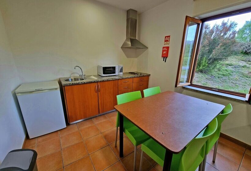 バンガローの２ベッドスタンダードルーム, Hi Geres   Pousada De Juventude Do Gerês