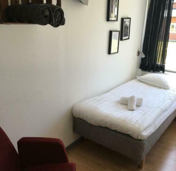 Quarto Estandar Banheiro Compartilhado, Uncle Joe's