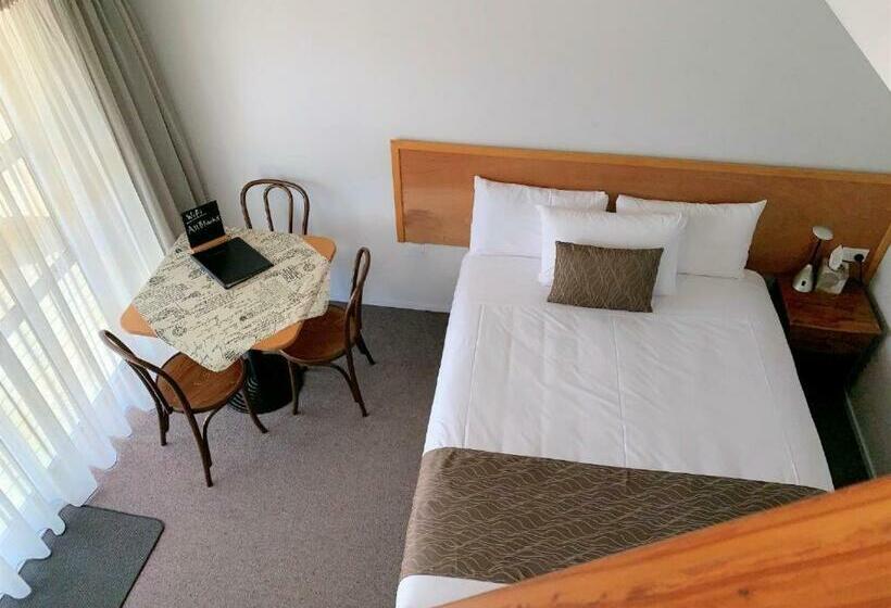 Студия Стандарт, Collingwood Park Motel