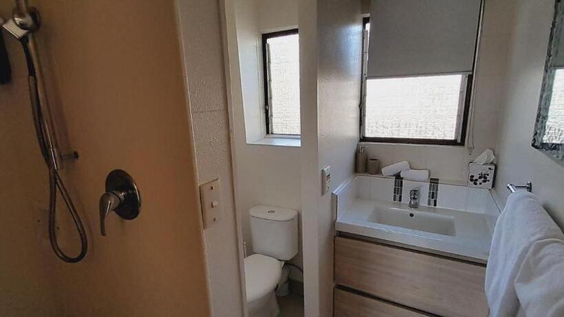 استودیوی استاندارد, Waterfalls Estate   Motel & Campground