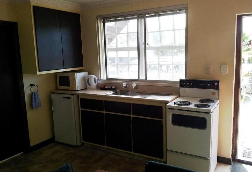 Апартаменты 2 Спальни, Ferry Motel
