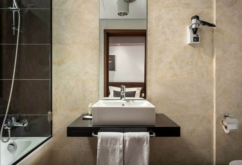 Habitación Estándar, Luena