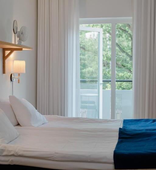 اتاق استاندارد با بالکن, Kiviks Hotell