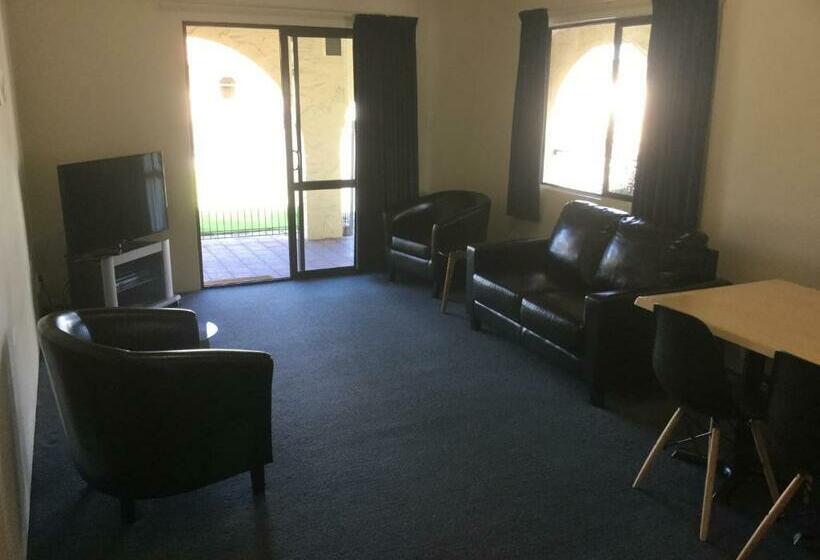 آپارتمان 2 خوابه, Captains Quarters Motor Inn