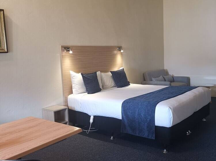 استودیو استاندارد با تخت کینگ, Captains Quarters Motor Inn