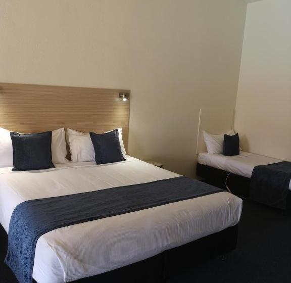 استودیوی استاندارد, Captains Quarters Motor Inn