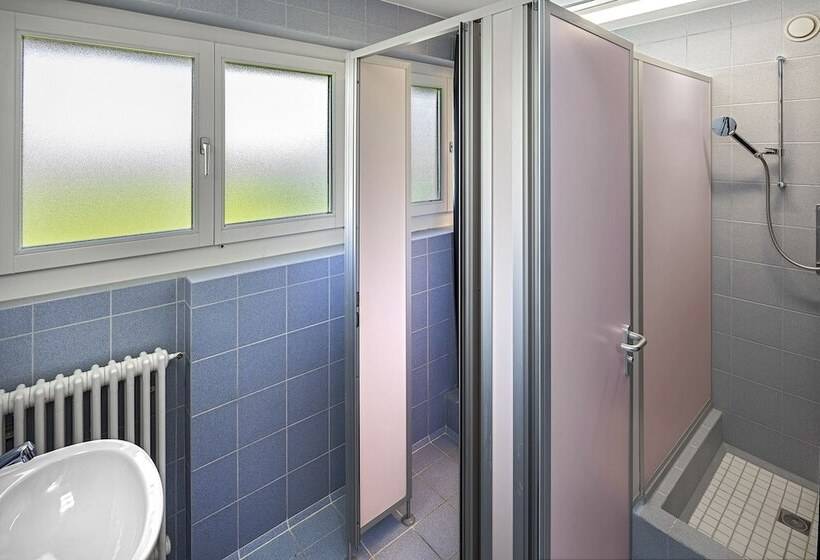 اتاق استاندارد چهارنفره با سرویس بهداشتی مشترک, Rapperswil Jona Youth Hostel