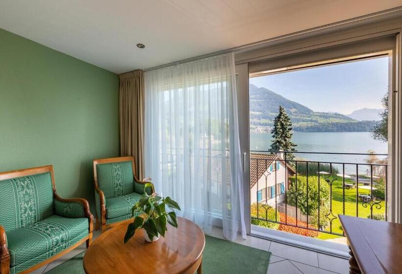 جناح, Swiss Chalet Merlischachen   Romantik Schloss Hotel Am See