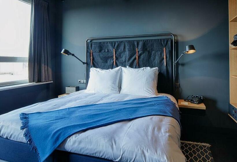 اتاق راحتی, The Duke Boutique