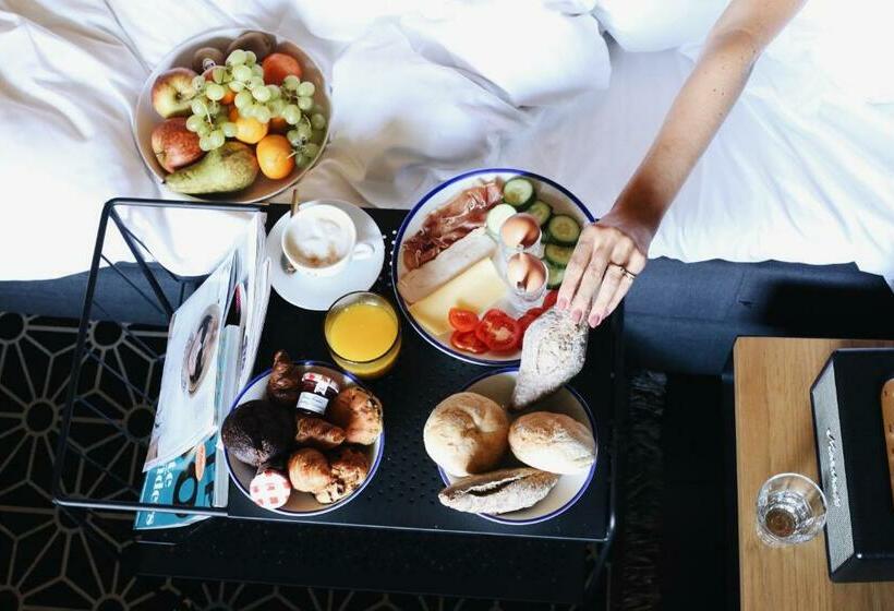 اتاق راحتی, The Duke Boutique