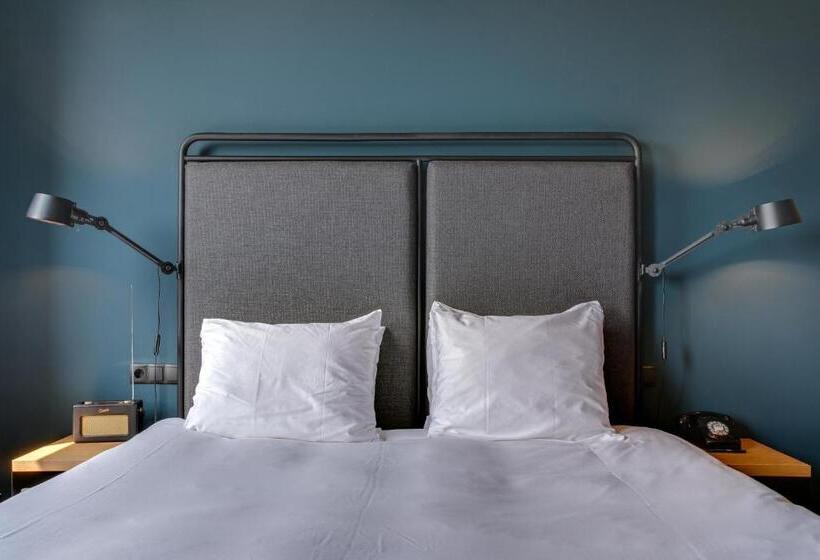 اتاق راحتی, The Duke Boutique