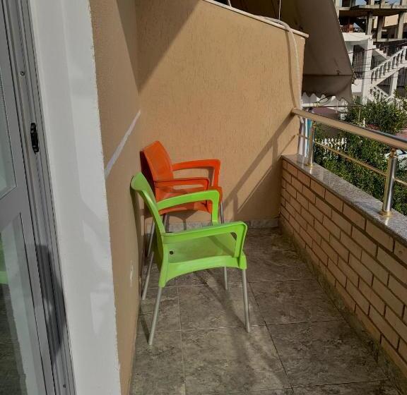 חדר סטנדרט לשלושה, Serenade Beach