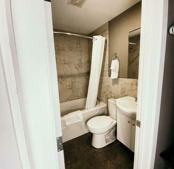 Номер Стандарт, Hinton Highway Inn