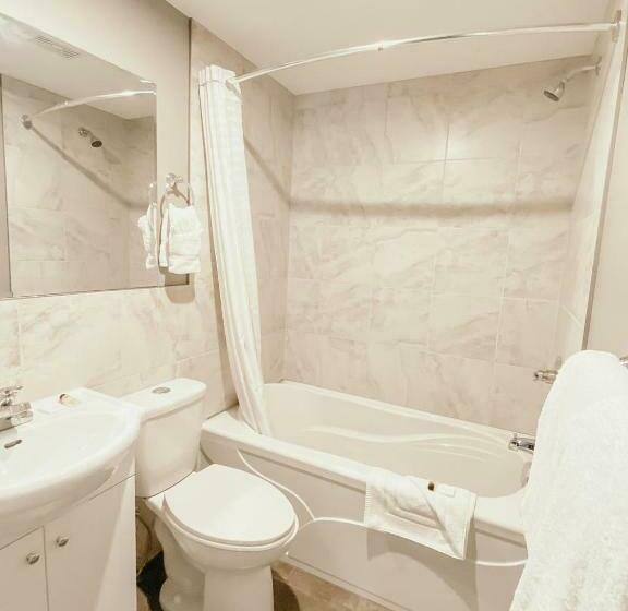 Номер Стандарт, Hinton Highway Inn