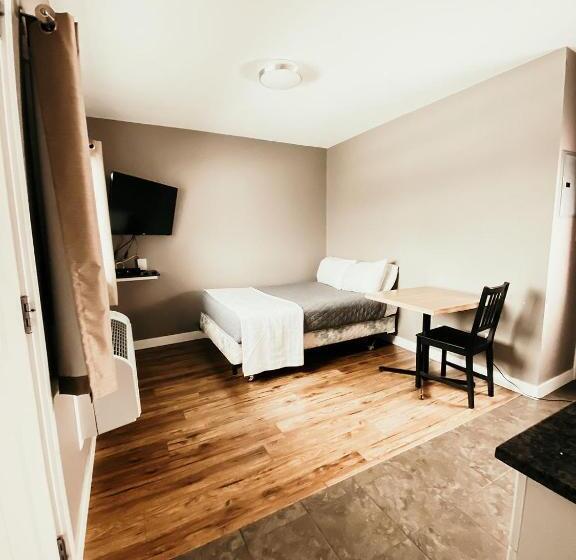 Номер Стандарт, Hinton Highway Inn