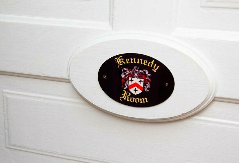 Люкс Кровать Кинг, Colborne Bed And Breakfast