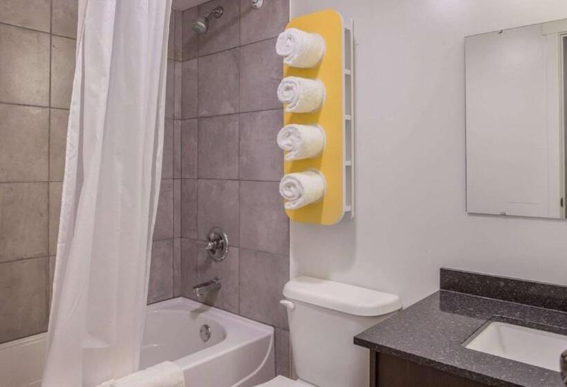 ダブルベッドスタンダードルーム, Motel Bo Camrose, Ab