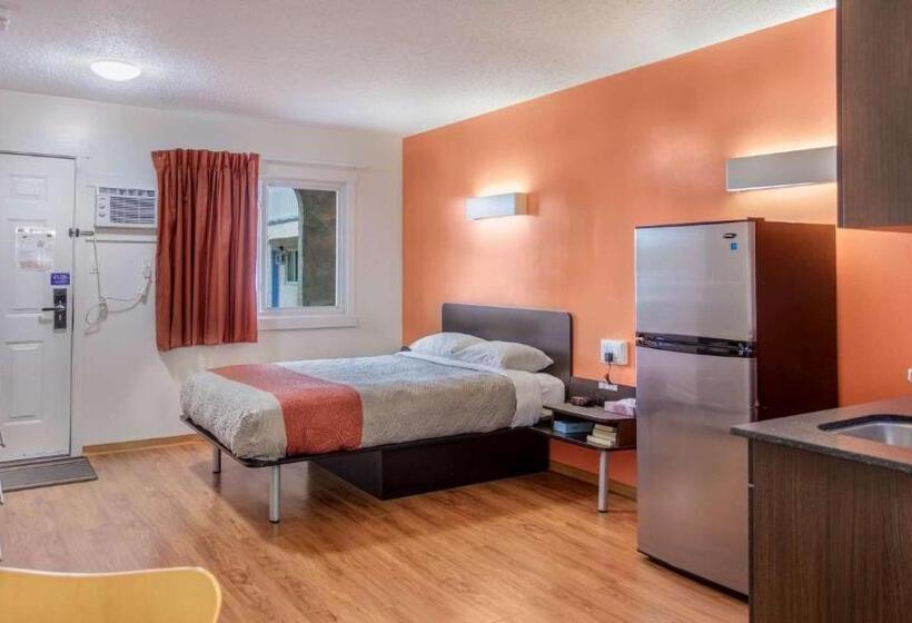 クイーンベッドのデラックスルーム, Motel Bo Camrose, Ab
