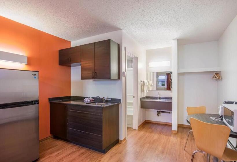 クイーンベッドのデラックスルーム, Motel Bo Camrose, Ab