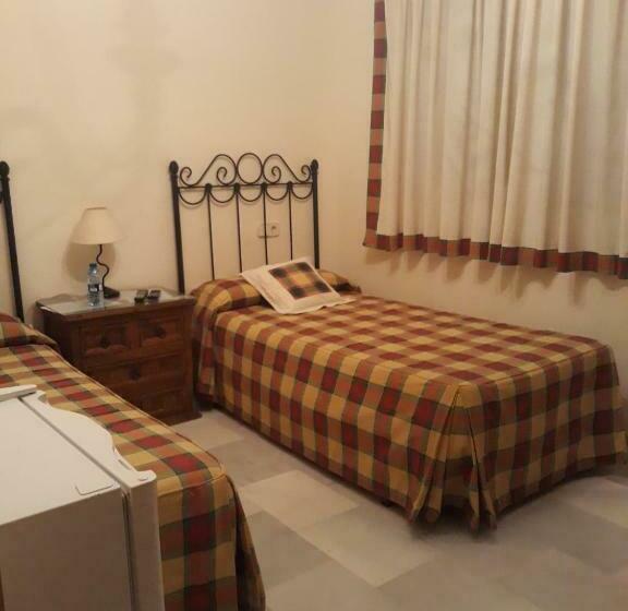 Четырехместный Номер Стандарт, Hostal Artiga