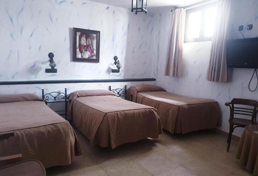 חדר סטנדרט לשלושה, Hospedería El Caravansar