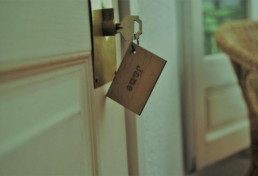 اتاق استاندارد, B&b Una Habitación Propia