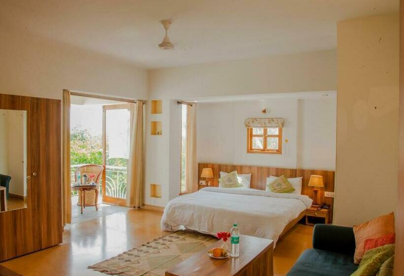 اتاق لوکس با بالکن, The Chitvan Resort