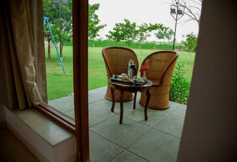 اتاق داخلی دلوکس, The Chitvan Resort