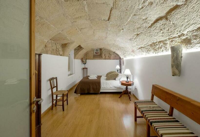 침실 2개 아파트, Ramón Llull House