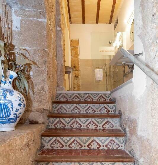 침실 2개 아파트, Ramón Llull House