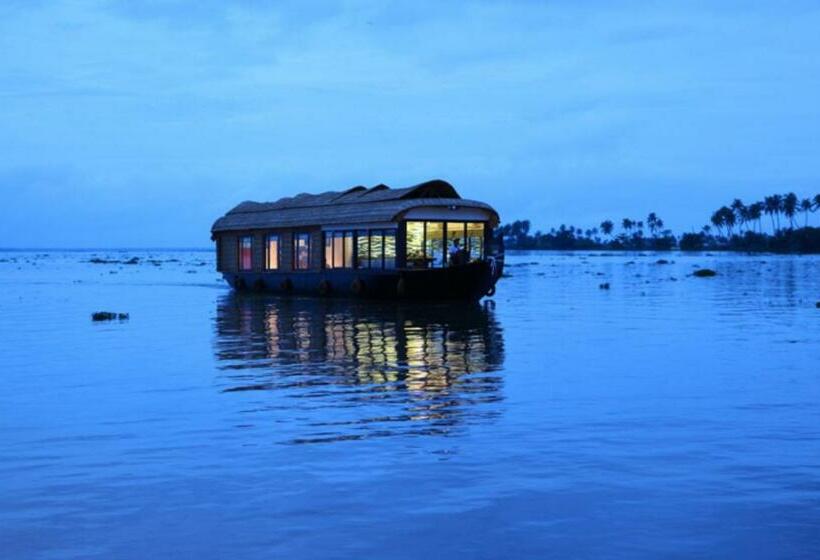 Трехместный Номер Deluxe, Sreekrishna Houseboat   Vaccinated Staff