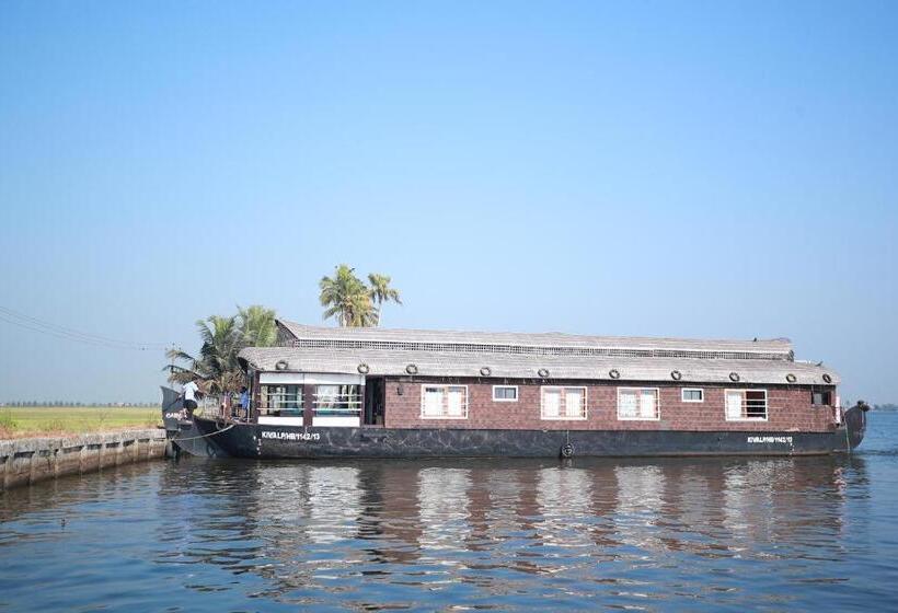 Люкс 3 Спальни, Sreekrishna Houseboat   Vaccinated Staff