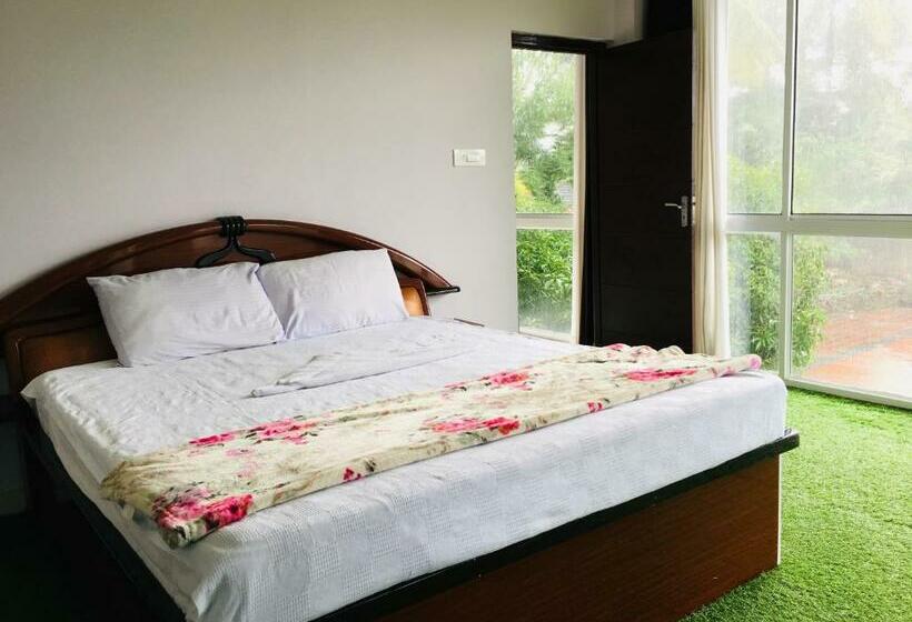 Suite with lake view, Udaya Resort